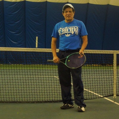 Leonardo R. teaches tennis lessons in Indianapolis, IN